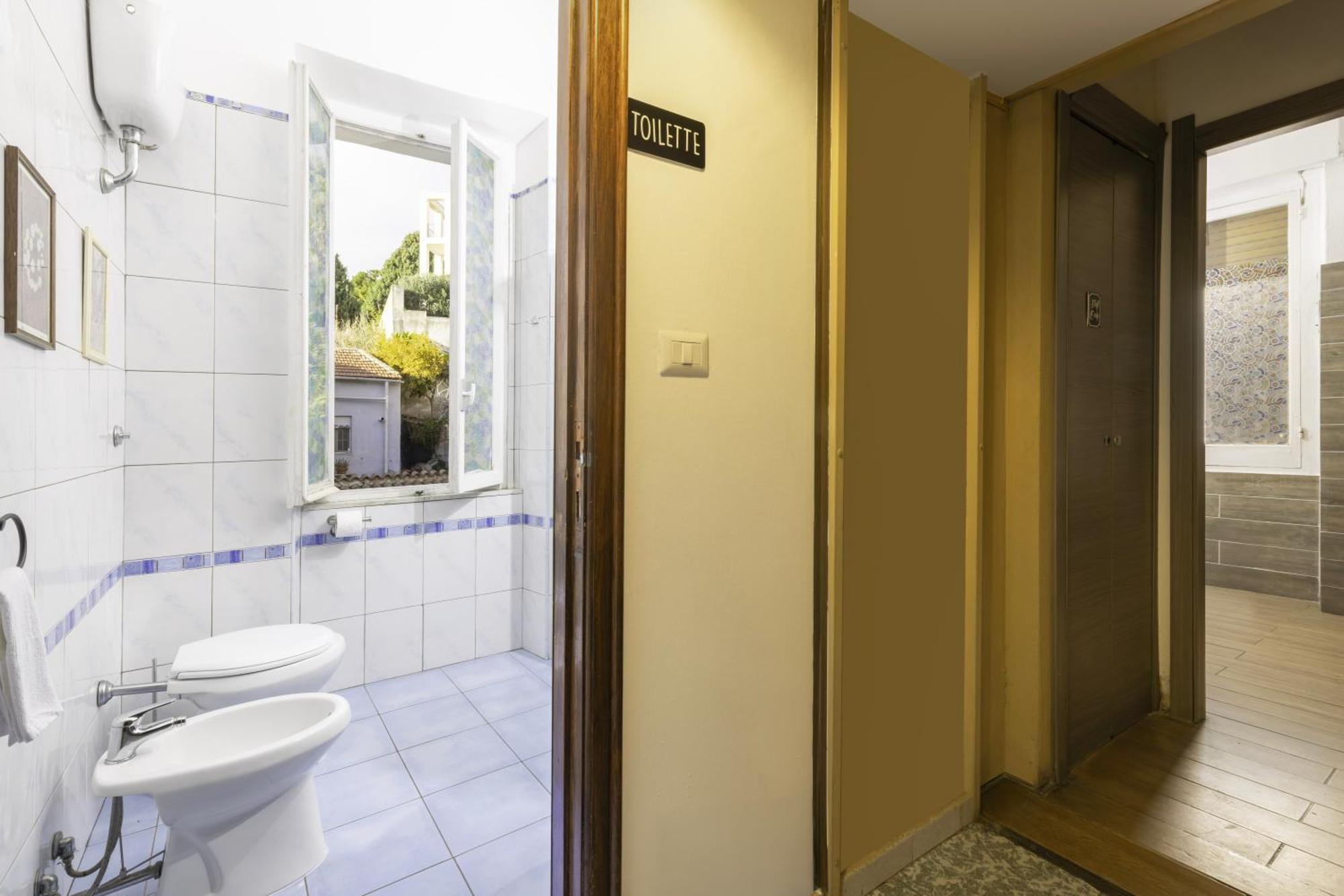 Kalie Rooms Guest House Каляри Екстериор снимка