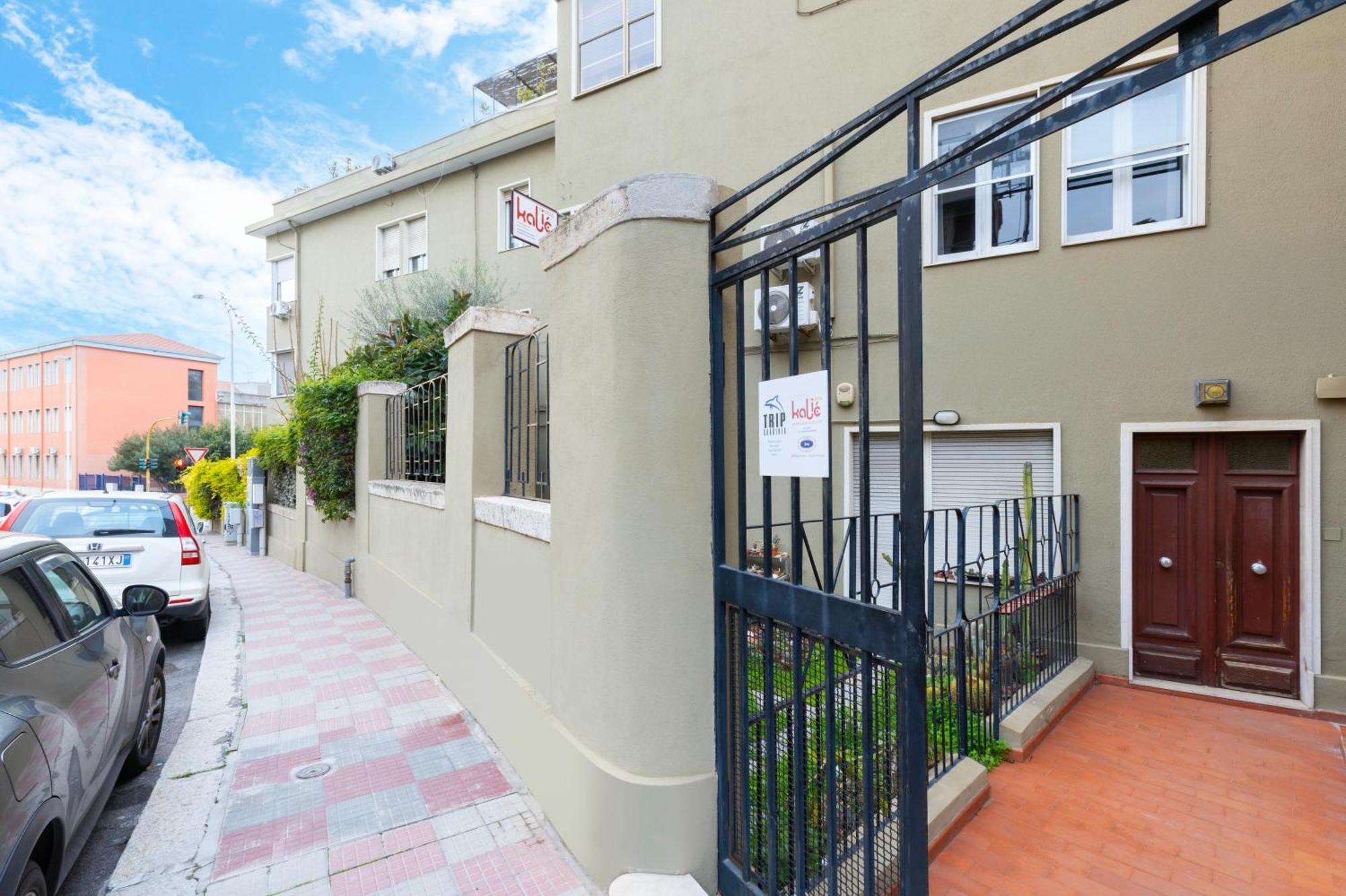 Kalie Rooms Guest House Каляри Екстериор снимка